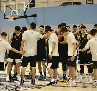 包含球队新赛季集训即将开始，主教练大谈新战术的词条