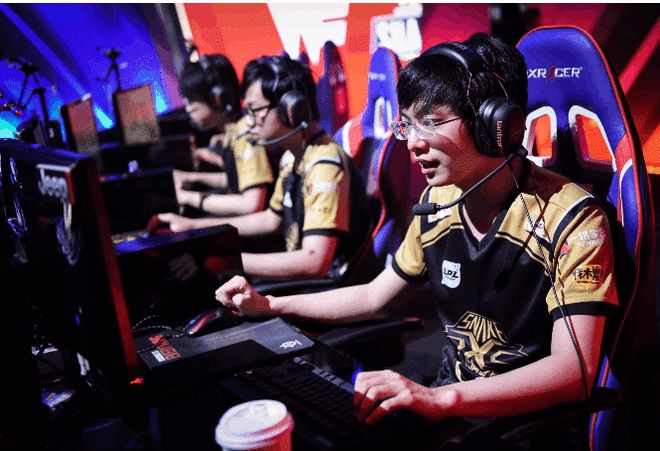 宝盈在线-比尔森战胜对手，主教练赞誉球员表现出色！